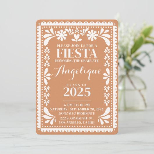 Graduation Party Papel Picado Mexican Fiesta 2025 Einladung (Stehend Vorderseite)