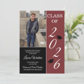 Graduationspartei 2025 Grad Hat Maroon Einladung (Stehend Vorderseite)
