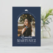 Graduiertenkap-Arch-Foto Elegant Script Navy Grad Ankündigung (Stehend Vorderseite)