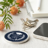 Graduiertenkap & Tassel Navy Blue Uni Emblem Schlüsselanhänger (Seite)