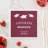 Graduiertenkap-Toss-GLÜCKWUNSCH Name Maroon Serviette (Beispiel)