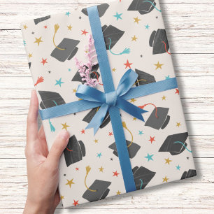Graduierungskappe und Tassel auf Creme Geschenkpapier