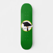 Graduierungsobergrenze mit Diplom auf Grün Skateboard (Vorne)