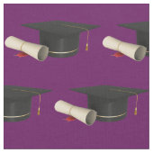 Graduierungsobergrenze und Diplom für Lila Stoff (Nahaufnahme)