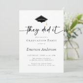 Graduierungspartei, die sie Foto gemacht haben Einladung (Stehend Vorderseite)