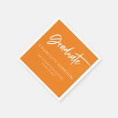 Graduierungspartei Orange und White Script Napkins Serviette (Ecke)