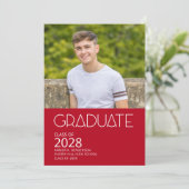 Graduierungspartei Rotes und Weißes Foto Einladung (Stehend Vorderseite)