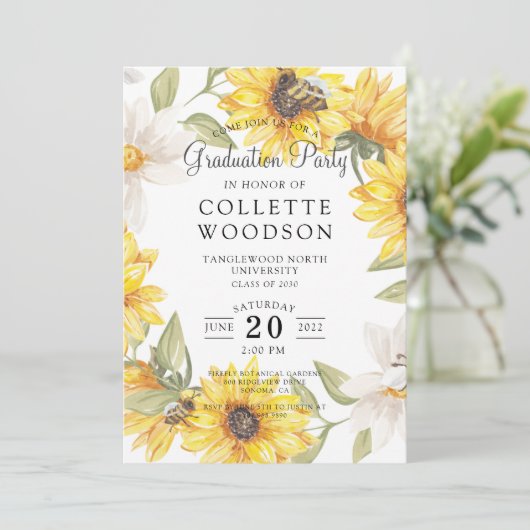 Graduierungspartei Sonnenblumen Grüne Landschaft I Einladung (Stehend Vorderseite)