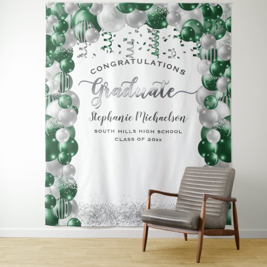 Graduierungspartei White Green Balloons Streamer Wandteppich (Beispiel)