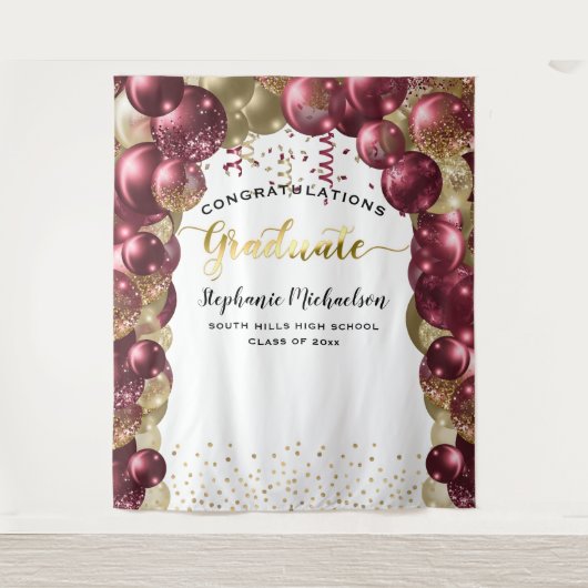 Graduierungsparty Burgundy Gold Balloons Streamers Wandteppich (Vorderseite)