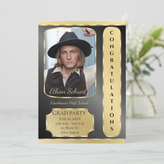 Graduierungsparty Einladung Gold & Schwarz (Stehend Vorderseite)