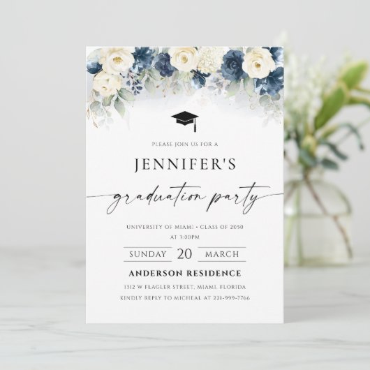 Graduierungsparty für Blaue und Weiße Rosen Einladung (Stehend Vorderseite)