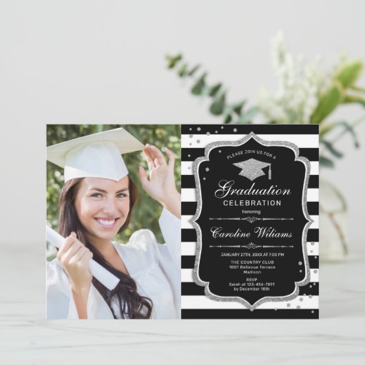 Graduierungsparty mit Foto - Schwarz-weißes Silber Einladung (Stehend Vorderseite)