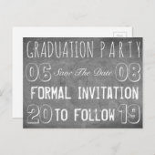 Graduierungsparty Save the Date Chalkboard-Look Postkarte (Vorne/Hinten)