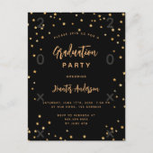 Graduierungsparty schwarze goldene Sterne Jahr Einladungspostkarte (Vorderseite)
