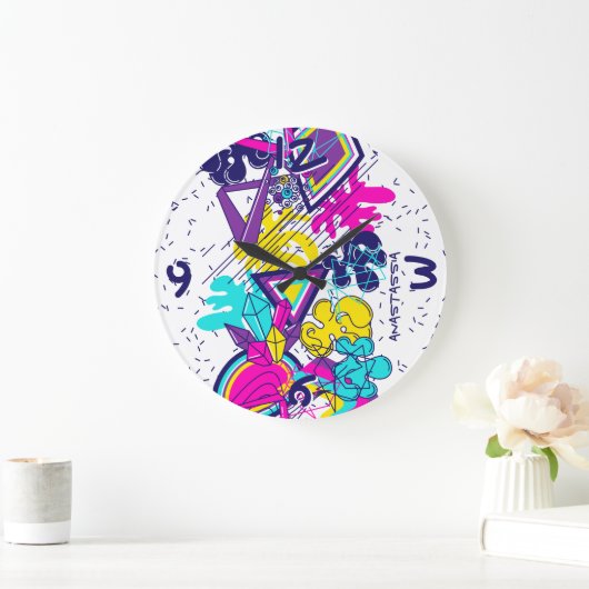 Graffiti abstraktes Farbmuster mit Ihrem Namen Große Wanduhr (Zuhause)