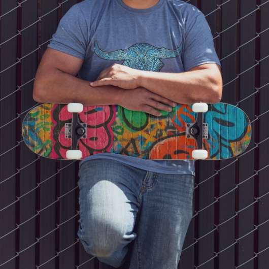 Graffiti bedeckte urbane Wand Unisex Skateboard (Außenbereich 3)