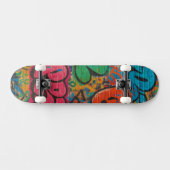 Graffiti bedeckte urbane Wand Unisex Skateboard (Horizontal)