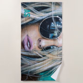 Graffiti Blond Girl mit Round-Sunglasses Monogramm Strandtuch (Vorderseite)