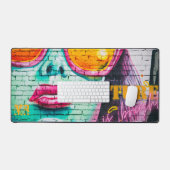 Graffiti Future is Bright Neon Girl Monogram Schreibtischunterlage (Tastatur & Maus)