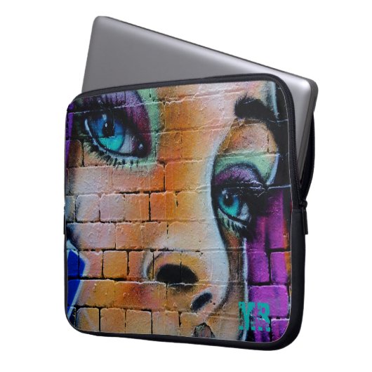 Graffiti Girl Monogram Laptopschutzhülle (Vorderseite Links)