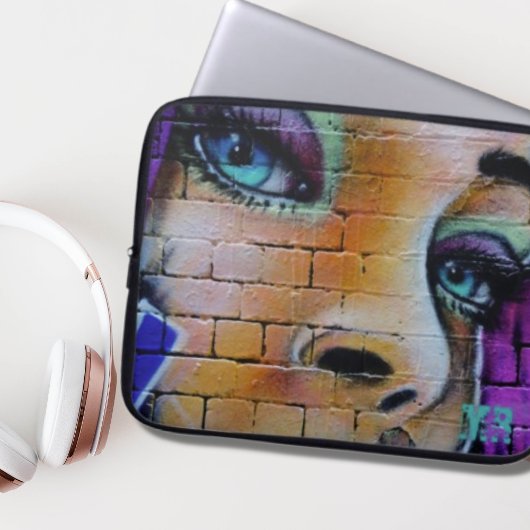 Graffiti Girl Monogram Laptopschutzhülle