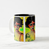 Graffiti-Göttin Zweifarbige Tasse (Vorderseite Links)