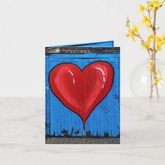 Graffiti Heart, Blue Wall, Valentine, Small Karte (Gelbe Blume)