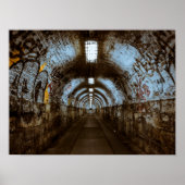 Graffiti in Empty Railway Tunnel Poster (Vorne)