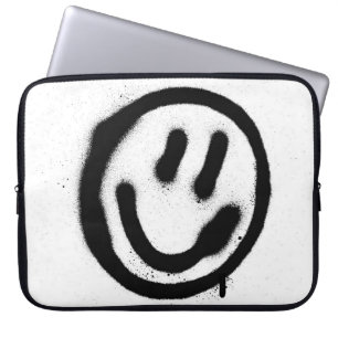 Graffiti-Lächeln-Gesicht-Emoticon in Schwarz auf W Laptopschutzhülle