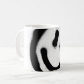 Graffiti lächelnd Gesicht Emoticon in schwarz auf  Kaffeetasse (Vorderseite Links)