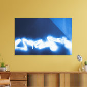 Graffiti-Spray auf blauem Metall Leinwanddruck (Insitu (Wohnzimmer))