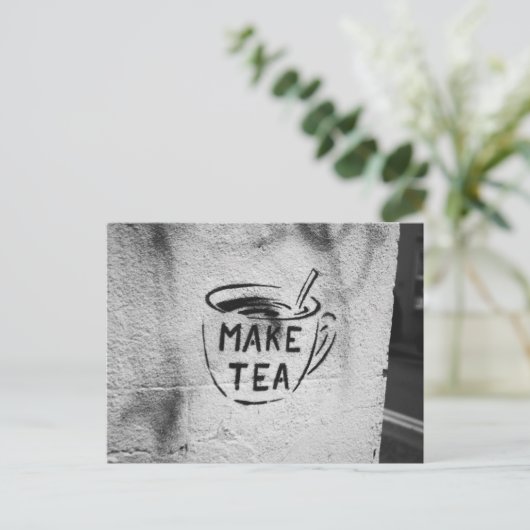 Graffiti stencil art "make tea" Slogan Postkarte (Stehend Vorderseite)