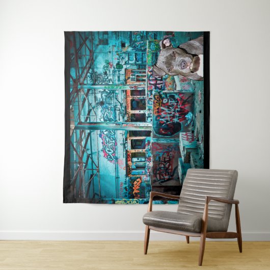 Graffiti-Straßen-Kunst-PitBull verlassenes Gebäude Wandteppich (Beispiel)