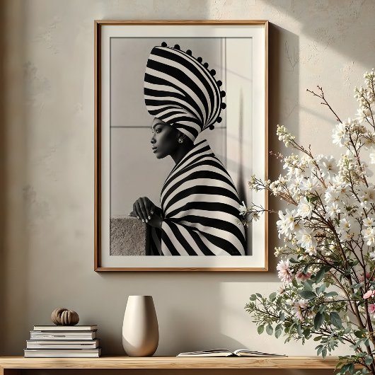 Grafik-Glamour: gestreiftes Avantgarde-Portrait Poster