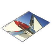 Grafik: Nahaufnahme der Flosse und des Rücklichtes Notizblock (Linke Seite)