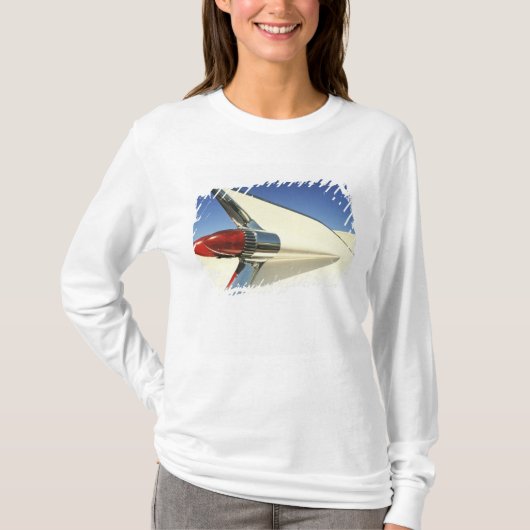 Grafik: Nahaufnahme der Flosse und des Rücklichtes T-Shirt (Vorderseite)