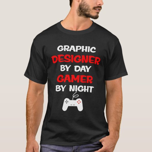 Grafikdesigner durch TagesGamer durch NachtT - T-Shirt (Vorderseite)