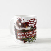 Gräfin Bathory Socken-Marionette Kaffeetasse (Vorderseite Links)