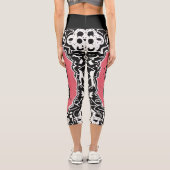 Grafische Harmonie: nigo Inspirierte Keith Haring Capri Leggings (Rückseite)
