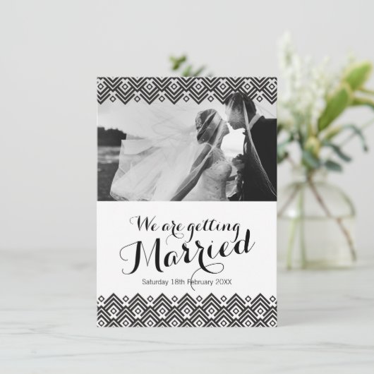 Grafische Hochzeitsfeier mit schwarzem geometrisch Einladung (Stehend Vorderseite)