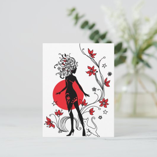 Grafische Silhouette einer Frau im Blumenhintergru Postkarte (Stehend Vorderseite)