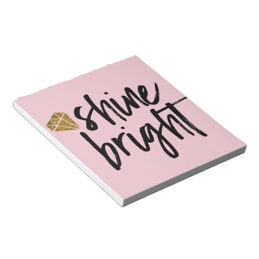 Grafischer, heller Text mit goldenem Diamant Notizblock (angewinkelt)