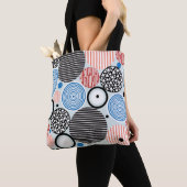 grafisches Muster mehrfarbiger Kreise verschiedene Tasche (Von Nahem)