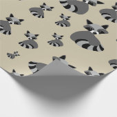 Grafisches Raccoon-Muster Geschenkpapier (Ecke)