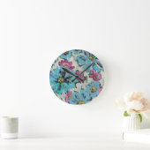 Grafisches rosa und blaues Blumen Runde Wanduhr (Zuhause)