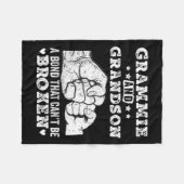 Grammie und Grandson eine Anleihe, die nicht gebro Fleecedecke (Vorderseite (Horizontal))