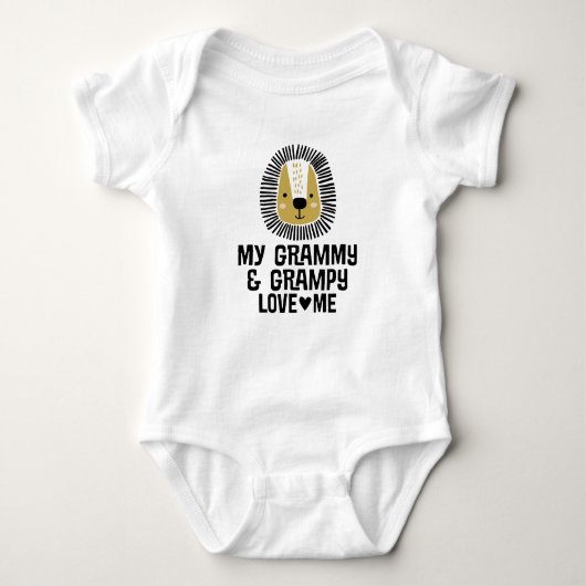Grammy and Grampy Love Me Grandson Lion Baby Strampler (Vorderseite)