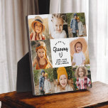 Grammy wir Liebe Sie hören moderne Fotocollage Fotoplatte<br><div class="desc">Die Grammy We Liebe You Heart Modern Foto Collage Plaque ist ein berührendes und personalisiertes Geschenk, das Ihre Liebe für Ihre Großmutter zeigt. Diese hübsch gestaltete Gedenktafel besticht durch eine herzförmige Collage aus Foto, mit der Sie Ihre Lieblingsfamilienfotos in einem modernen und stilvollen Layout hinzufügen können. Die herzliche "Wir Liebe...</div>