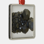 Granat in der natürlichen Form Silbernes Ornament (Rechts)